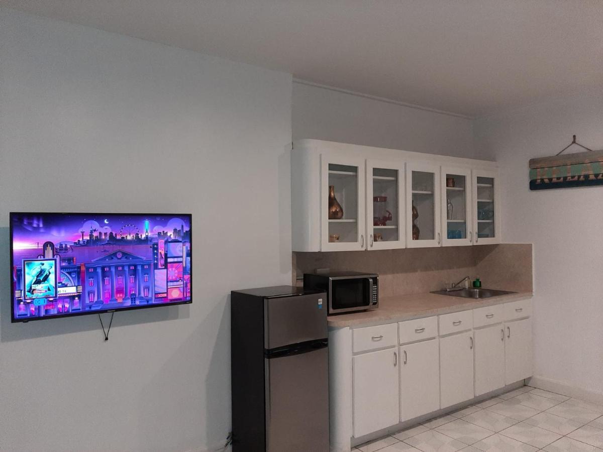 Hallandale Studio With Pool Apartment ฮาลลันเดลบีช ภายนอก รูปภาพ