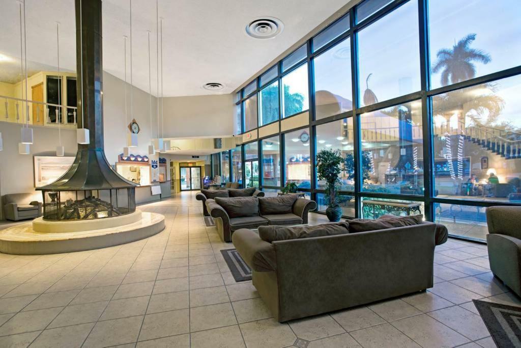 Hallandale Studio With Pool Apartment ฮาลลันเดลบีช ภายนอก รูปภาพ