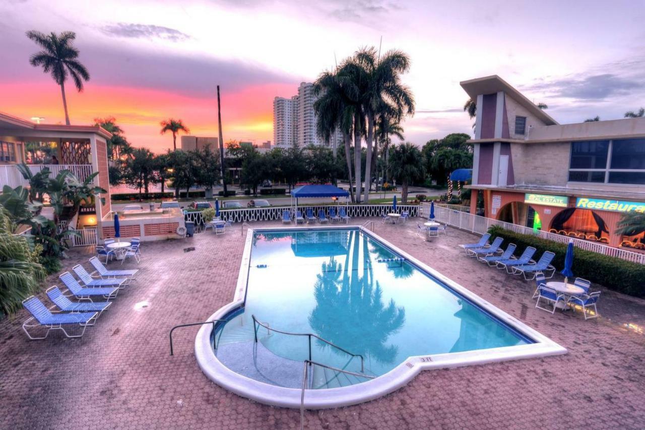Hallandale Studio With Pool Apartment ฮาลลันเดลบีช ภายนอก รูปภาพ